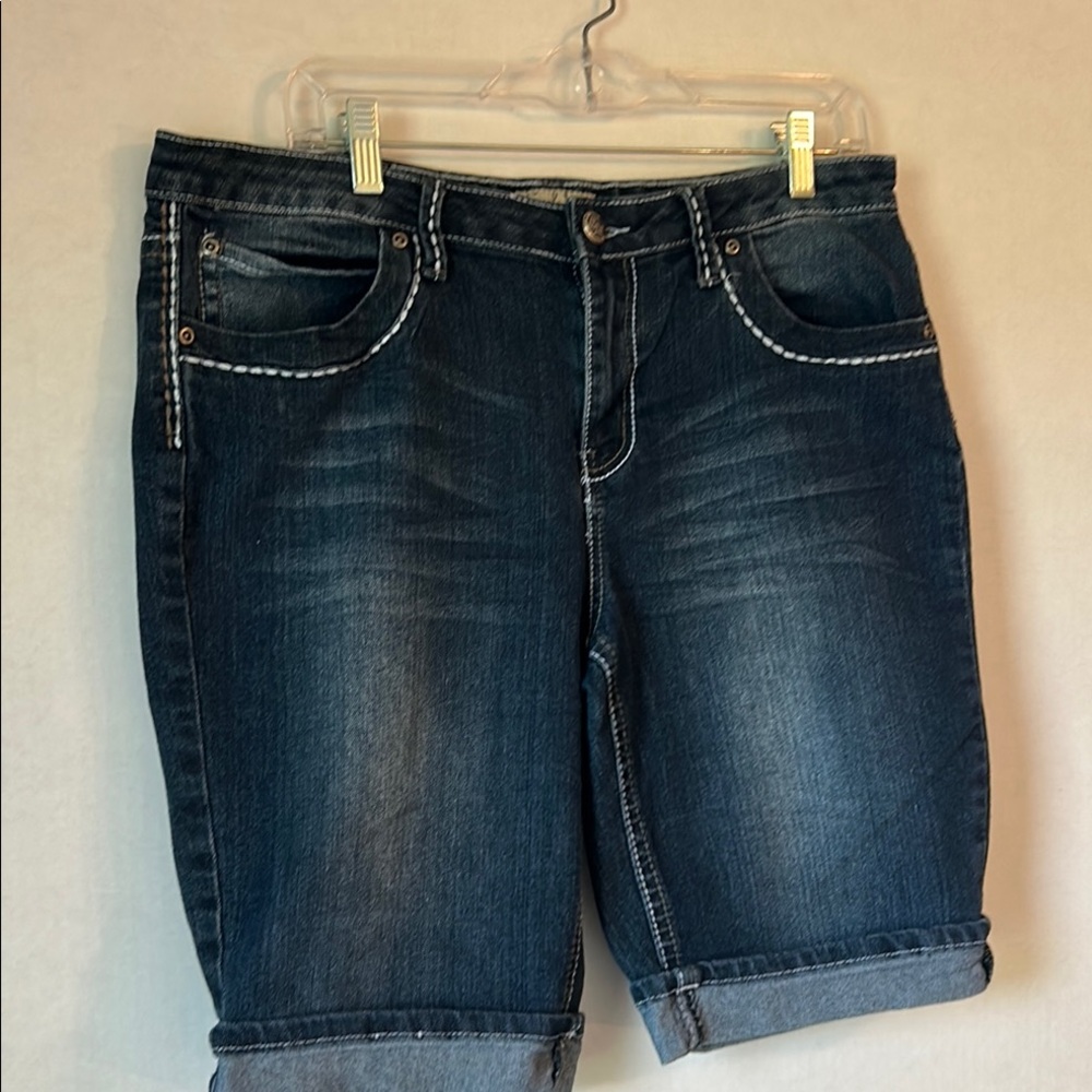 Earl Jeans Mid Rise Heavy Stitch Embroidered Cuffed Denim Short Size 14